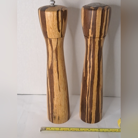 Beautiful Wood Salt & Pepper Shaker/Grinder, Tall Walnut Wood. - Picture 2 of 8